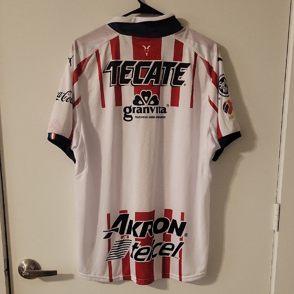 Puma White and Red Striped Club Deportivo Guadalajara Jersey - Picture 6 of 6
